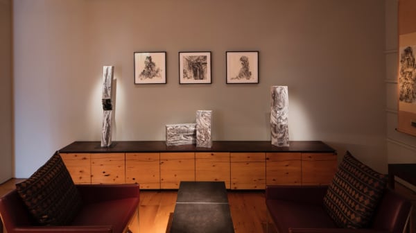 Instalation view of Bingyi: Land of Immortals, Joan B Mirviss LTD, New York, 2022 "冰逸：众神之地"展览现场，纽约Joan B Mirviss LTD，2022